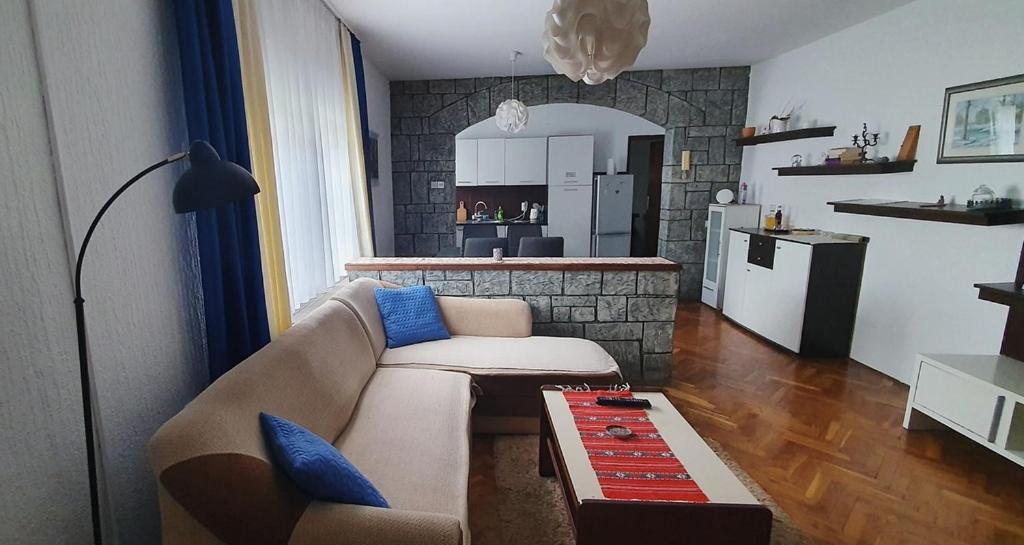 Apartman Ksenija Ðakovo Eksteriør billede
