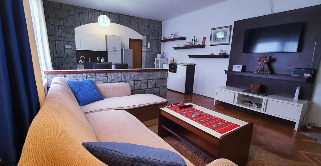 Apartman Ksenija Ðakovo Eksteriør billede