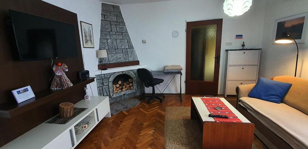 Apartman Ksenija Ðakovo Eksteriør billede