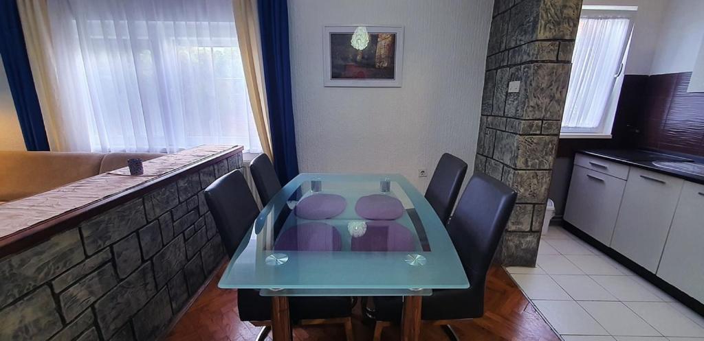 Apartman Ksenija Ðakovo Eksteriør billede