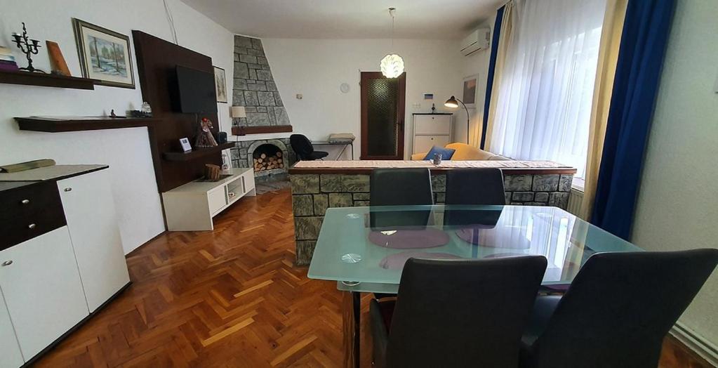 Apartman Ksenija Ðakovo Eksteriør billede